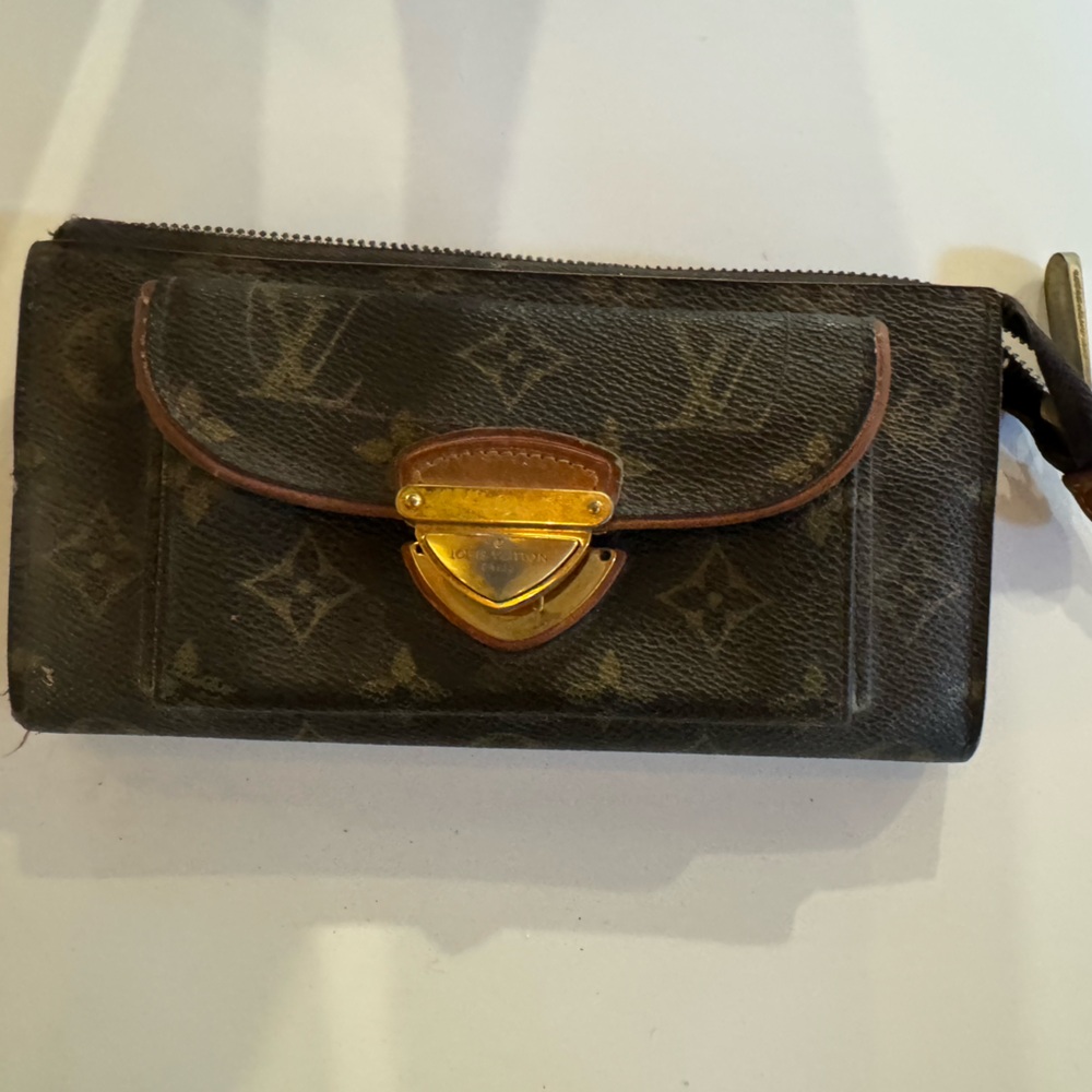 Very loved real Louis Vuitton wallet.